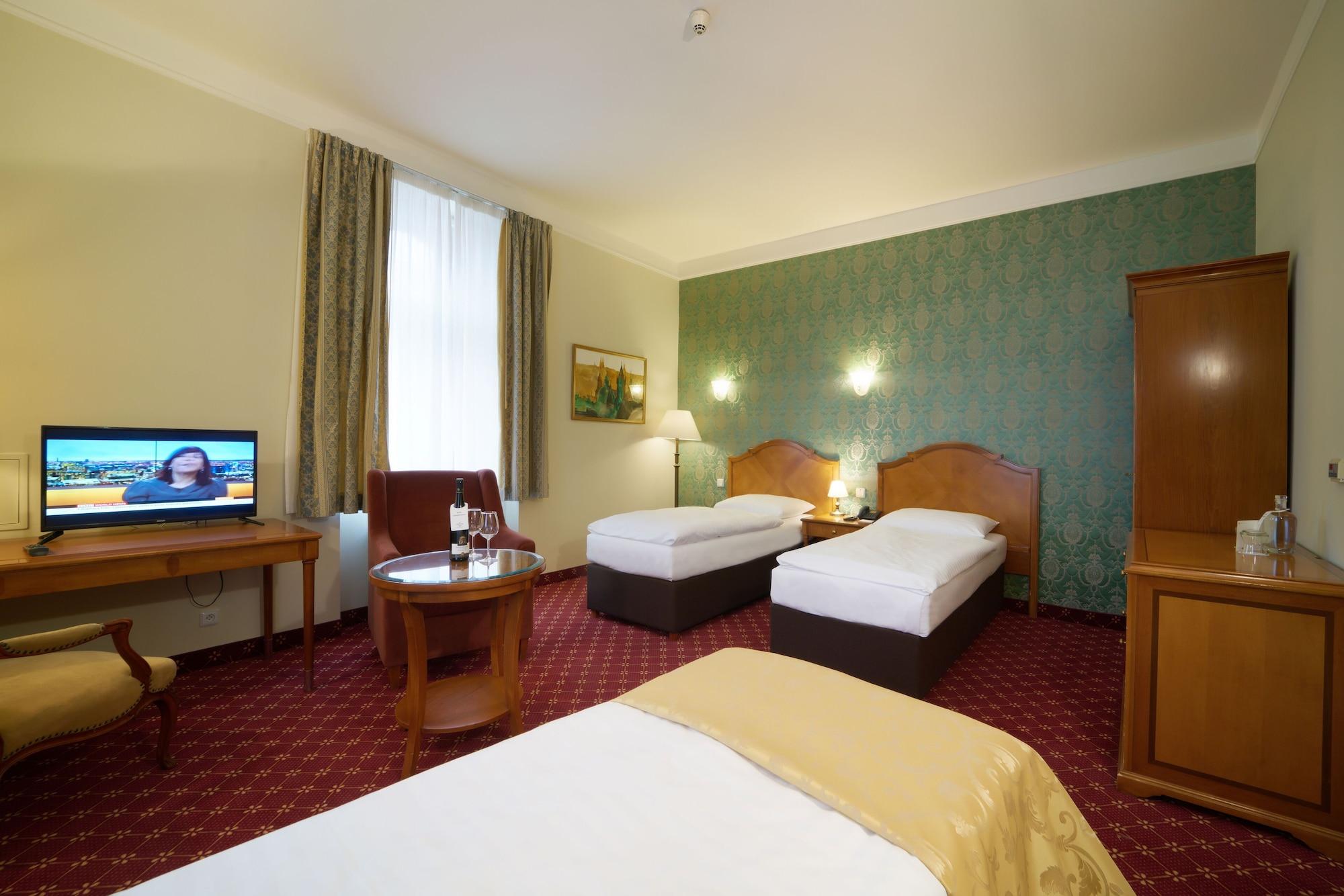 Hotel St George - Czech Leading Hotels Praga Esterno foto
