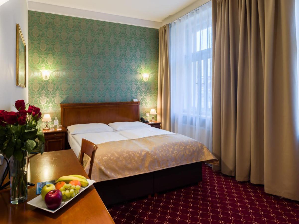 Hotel St George - Czech Leading Hotels Praga Esterno foto