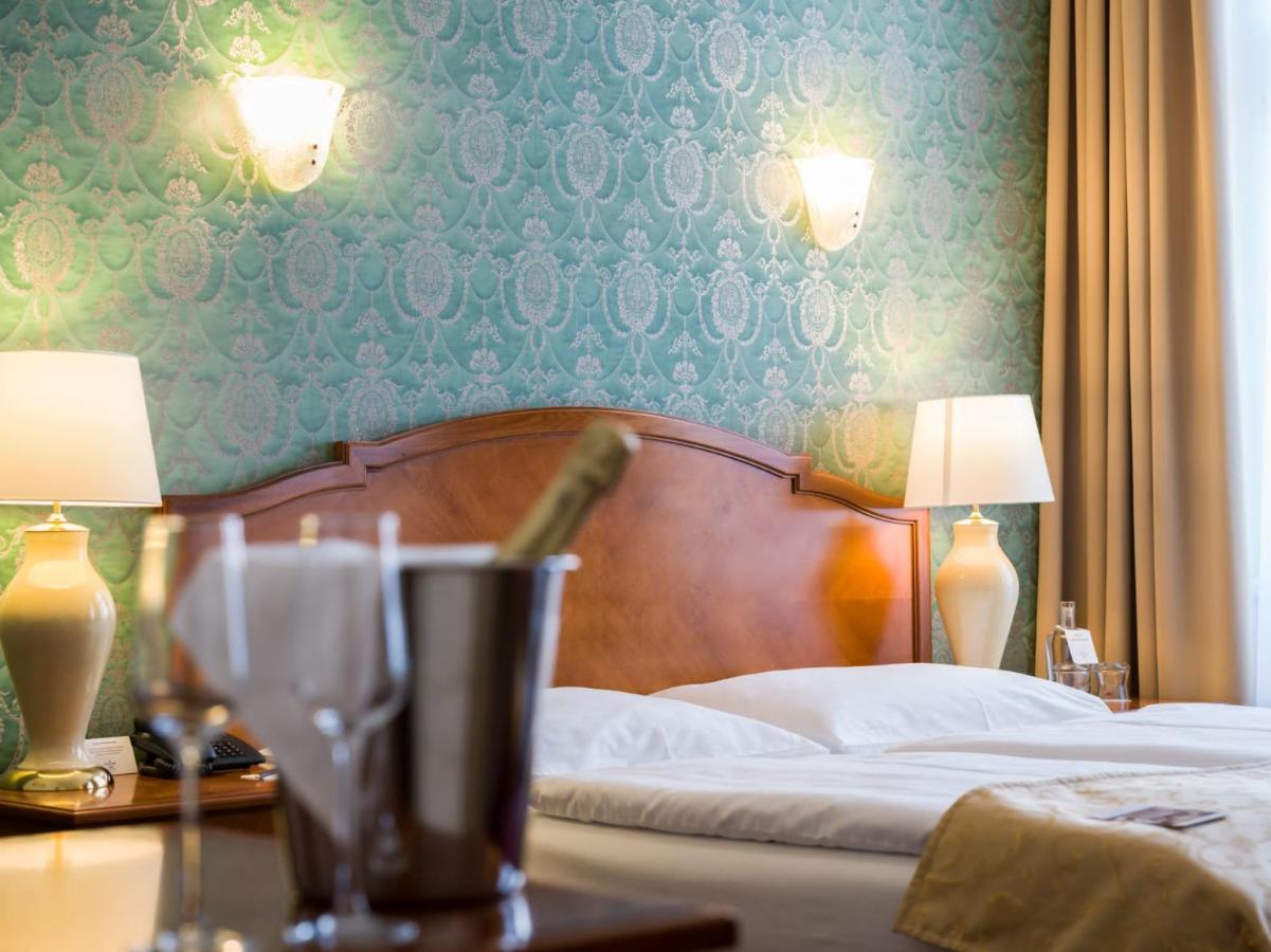 Hotel St George - Czech Leading Hotels Praga Esterno foto
