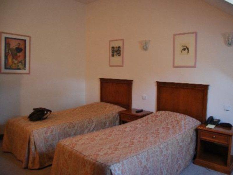 Hotel St George - Czech Leading Hotels Praga Esterno foto