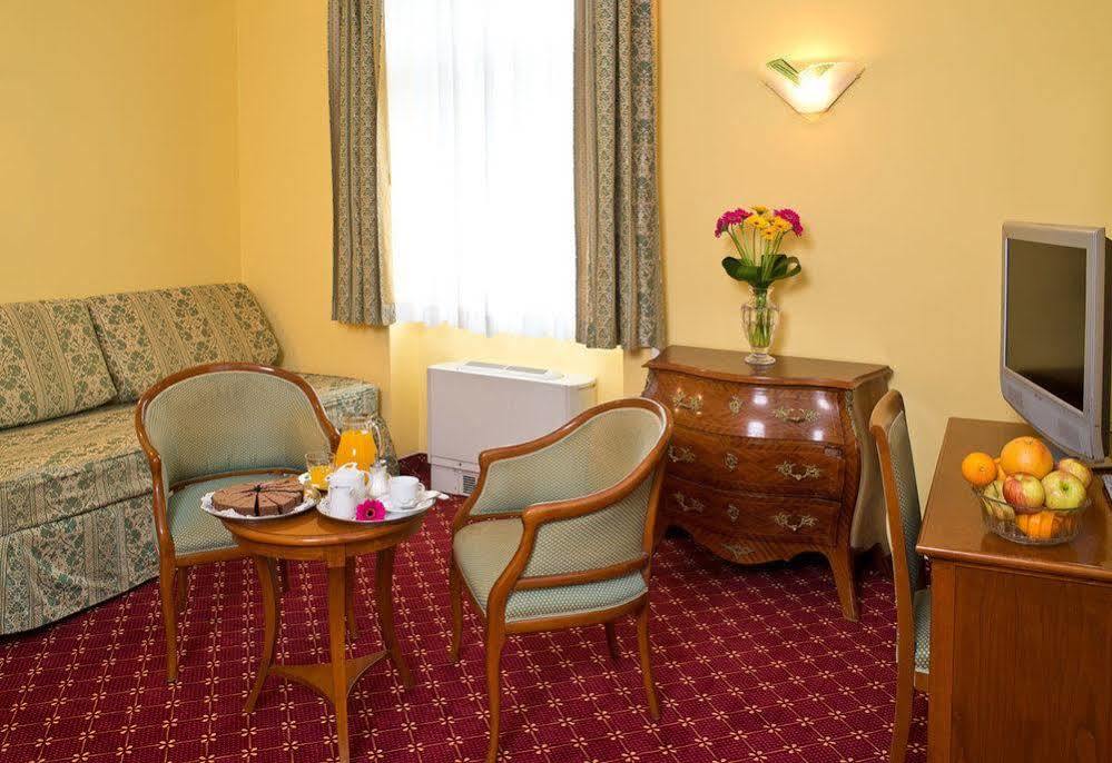 Hotel St George - Czech Leading Hotels Praga Esterno foto