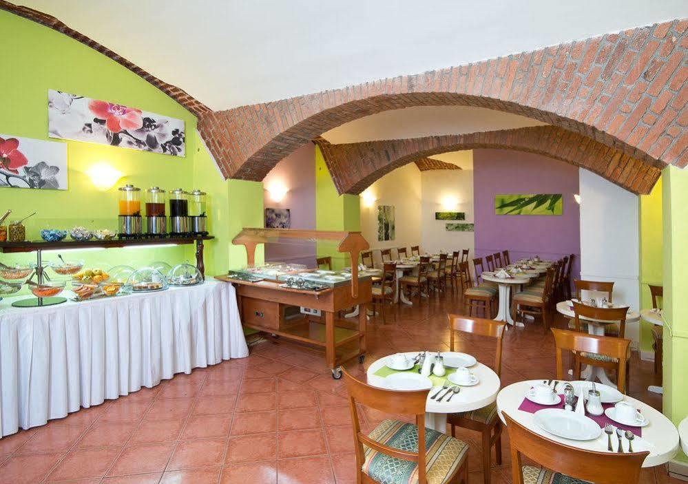 Hotel St George - Czech Leading Hotels Praga Esterno foto