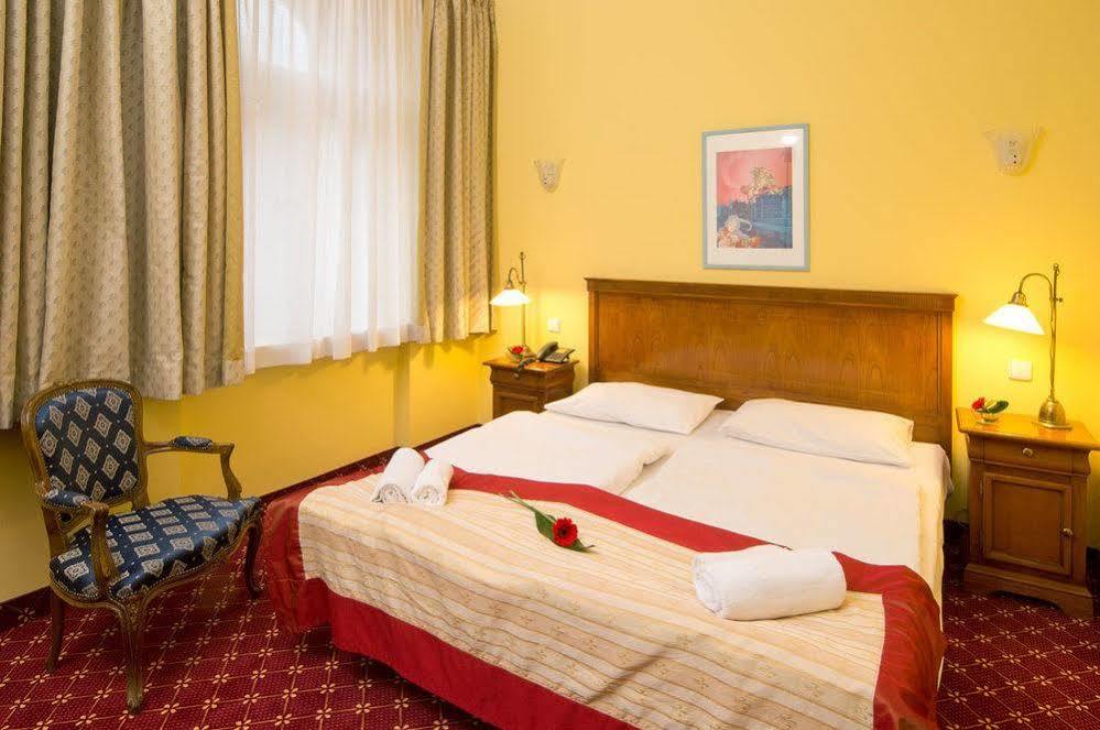 Hotel St George - Czech Leading Hotels Praga Esterno foto