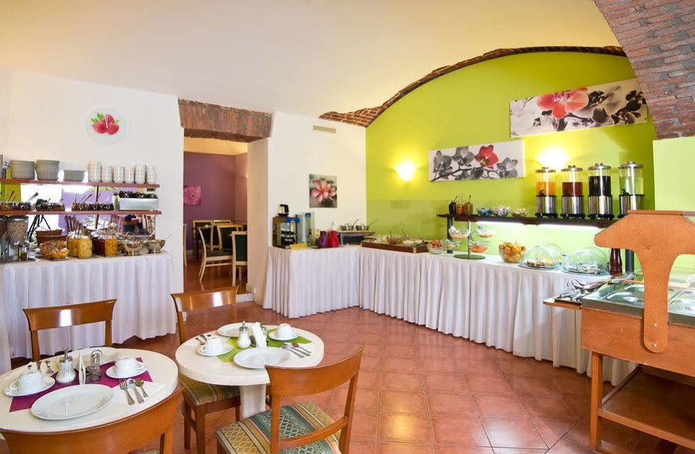 Hotel St George - Czech Leading Hotels Praga Esterno foto